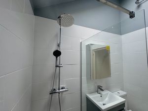 En-Suite Shower- click for photo gallery